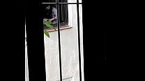 Vecino desnudo en el balc oacute n