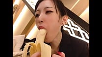 BLOWJOB TO BANANA to put the condom on Japanese amateur handjob
