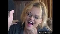 Gorgeous MILF that doesn 039 t mind fuck with young boy Gorgeous MILF that doesn 039 t mind fuck with young boy
