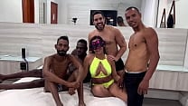 Suruba com a casada gostosa com marido corno assistindo acaba em bukakke Suruba com a casada gostosa com marido corno assistindo acaba em bukakke
