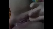 Esta chica me manda un video tocando su co ntilde o