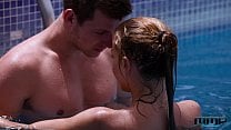b girl loves fuck in the pool