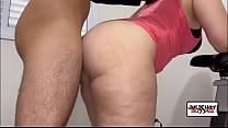 Fodendo aluna rabuda na academia fazendo bike de calcinha fio dental no meio cu Fodendo aluna rabuda na academia fazendo bike de calcinha fio dental no meio cu