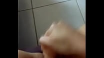 Masturba ccedil atilde o com gozada no final