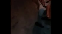 Loirinha safada mostra a bunda no meio da rua Loirinha safada mostra a bunda no meio da rua