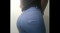Morenaza me muestra su culo