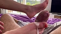 JE LUI BRANLE SA GROSSE QUEUE AVEC MES MAINS amp MES PETITS PIEDS amp LECHE SON SPERME ENCORE TOUT CHAUD SUR MES PIEDS JE LUI BRANLE SA GROSSE QUEUE AVEC MES MAINS amp MES PETITS PIEDS amp LECHE SON SPERME ENCORE TOUT CHAUD SUR MES PIEDS