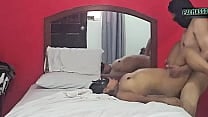 Video real casero  chaparrita ninf oacute mana multiorg aacute smica con antifaz es cogida sin cond oacute n por joven cachondo   iexcl ricos gemidos  Finalmente le acaba adentro 