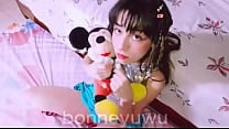 Bonneyuwu   14 21 argentina juega con sus peluches mientras su padrastro le da sexo