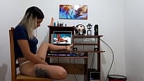encuentro a mi novia mirando porno y masturbandose me la chupa desesperadamente y la follo por el culo