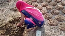 गांव वाली भाभी गांव किनारे गोवर थोपने गई चूत मरवाने लगी गांव वाली भाभी गांव किनारे गोवर थोपने गई चूत मरवाने लगी