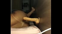 Milf se masturbando no consolo Milf se masturbando no consolo