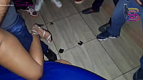 Corno deixa esposa andar sozinha no swing e ela volta arrombada por v aacute rios pau grande e grosso