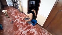 Encontr eacute  a la madrastra de una amiga haciendo aseo con una posici oacute n muy provocativa y no pude resistirme en tocarla y follarla  ella sab iacute a que yo le har iacute a  eacute so  Encontr eacute  a la madrastra de una amiga haciendo aseo con una posici oacute n muy provocativa y no pude resistirme en tocarla y follarla  ella sab iacute a que yo le har iacute a  eacute so