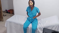 Enfermera Tentada El Doctor la Seduce y Explora su Cuerpo