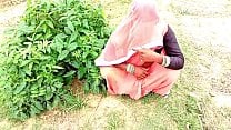 धान लगने गई खेत और सासुर जी ने जबरदस्ती चोद दिया धान लगने गई खेत और सासुर जी ने जबरदस्ती चोद दिया