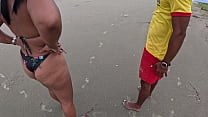 Nicoly safada seduz bombeiro na praia e senta na rola dele no meio do mato Nicoly safada seduz bombeiro na praia e senta na rola dele no meio do mato
