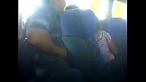 mujer le manosea a tio bigoton en Bus 3GP