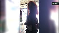 Madura MILF de cabello rizado es pillada en una bodega  ella acepta que le rompa el culo hasta que le duela el estomago a cambio de pagarle sus deudas