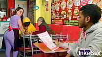 Mesera blanca madura se folla a hombre por no pagar su comida Mesera blanca madura se folla a hombre por no pagar su comida