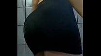 Fudendo a cacheada gostosa de mini saia