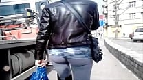 Sexy in yoga pants on sstreet