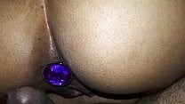 Le meto plug morado en el ano de mi hermanastra super rico y me la cojo Le meto plug morado en el ano de mi hermanastra super rico y me la cojo