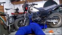 She helps the mechanic giving a blow job She helps the mechanic giving a blow job