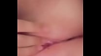 Novinha buceta rosinha com piercing no grelo gozando na siririca Novinha buceta rosinha com piercing no grelo gozando na siririca