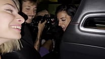 Mentre stavamo tornando a casa dal cinema in  macchina con amici  ho iniziato a succhiare il cazzo al ragazzo seduto dietro con me Mentre stavamo tornando a casa dal cinema in  macchina con amici  ho iniziato a succhiare il cazzo al ragazzo seduto dietro con me