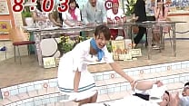 加藤綾子アナ 寝ているマツコデラックスを起こそうと屈みブラチラハプニング! 加藤綾子アナ 寝ているマツコデラックスを起こそうと屈みブラチラハプニング!