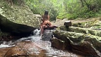CASAL PERVERTIDO  Eacute  FLAGRADO FODENDO NA TRILHA DA CACHOEIRA