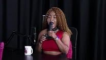 Fez um boquete no pau negro de brinquedo  e depois tirou a roupa  mostrando os peitos e a buceta   Black Duquesa  SHEER RED 