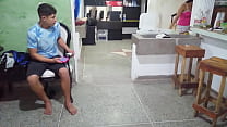 mi hermanastro no me deja lavar mi ropa porque quiere que follemos antes de que llegue alguien