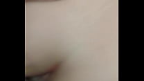 Le escurre leche del culo