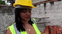 Foi fiscalizar a obra e ficou imaginando os pedreiros fodendo o seu bucet atilde o Foi fiscalizar a obra e ficou imaginando os pedreiros fodendo o seu bucet atilde o
