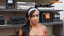 Muscular chick slammed by nasty pawn guy in the backroom Muscular chick slammed by nasty pawn guy in the backroom