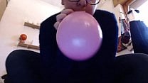 Questi palloncini colorati fanno eccitare cos igrave tanto tua madre che ci squirta sopra come non mai Questi palloncini colorati fanno eccitare cos igrave tanto tua madre che ci squirta sopra come non mai