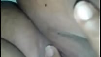 Colombiana dando full dedo Colombiana dando full dedo