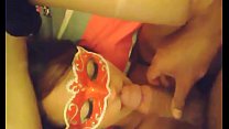 Fidanzata con la mascherina in un bel bocchino Fidanzata con la mascherina in un bel bocchino