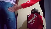 Casada trabalhando na loja de a ccedil a iacute e deu para o entregador do iFood