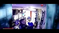 POLICIAIS MEXICANOS PEGOS FAZENDO SEXO NA SALA DE MONITORAMENTO POLICIAIS MEXICANOS PEGOS FAZENDO SEXO NA SALA DE MONITORAMENTO