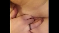 MILF Moans load as she cum on her fingers