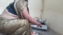 मॉर्निंग में मेड को खाना बनाते टाइम कुतिया बनाकर चोदा XXX maid Fuck मॉर्निंग में मेड को खाना बनाते टाइम कुतिया बनाकर चोदा XXX maid Fuck