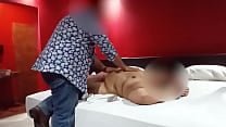 Me dan un masaje desnuda frente a mi esposo est aacute  viendonos Me dan un masaje desnuda frente a mi esposo est aacute  viendonos
