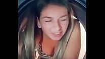 Chica se atora en la lavadora y su hermanastro la ayuda Chica se atora en la lavadora y su hermanastro la ayuda