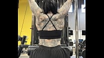 Lat pulldown with muscle step MOMMY Lat pulldown with muscle step MOMMY