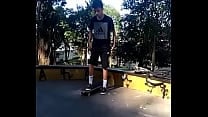 Marco caindo de skate