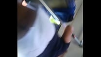 Espiando bajo falda sin tanga Espiando bajo falda sin tanga