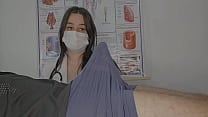 Enfermeira atende paciente com priapismo Enfermeira atende paciente com priapismo